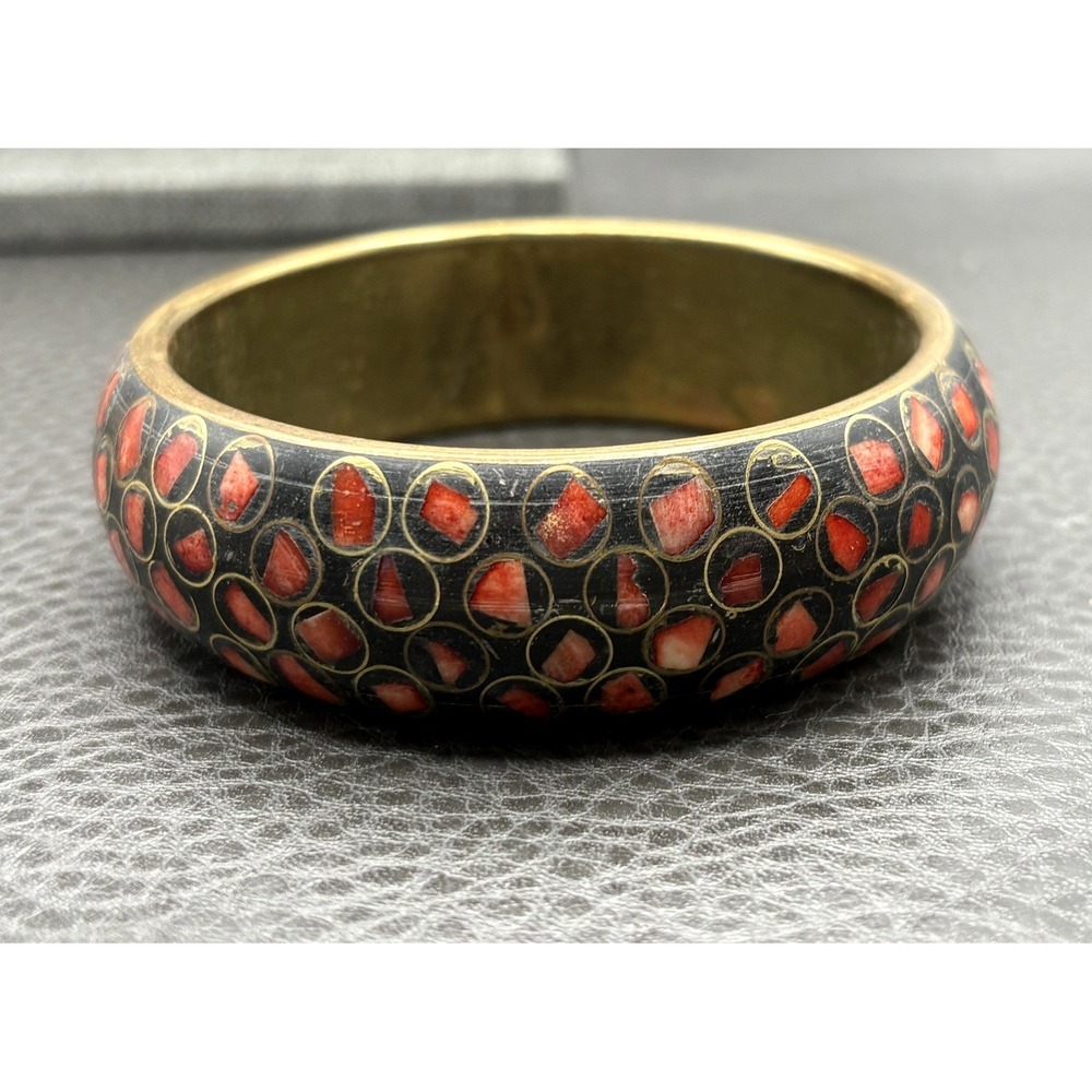 VTG Ethnic Brass Tone Black Red Coral Chip Circles Bangle Boho Bracelet 8.25" - Picture 3 of 6